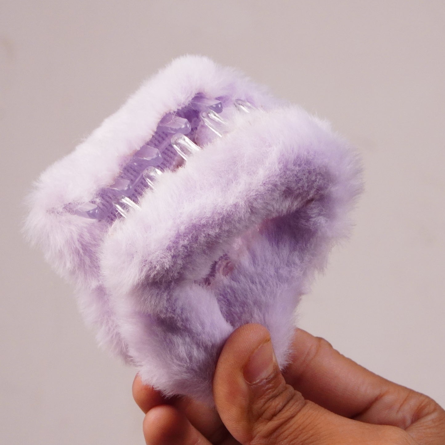 Cloud Plush Faux Fur Hair Claw Clip – Ultra-Soft Cozy Hair Accessory