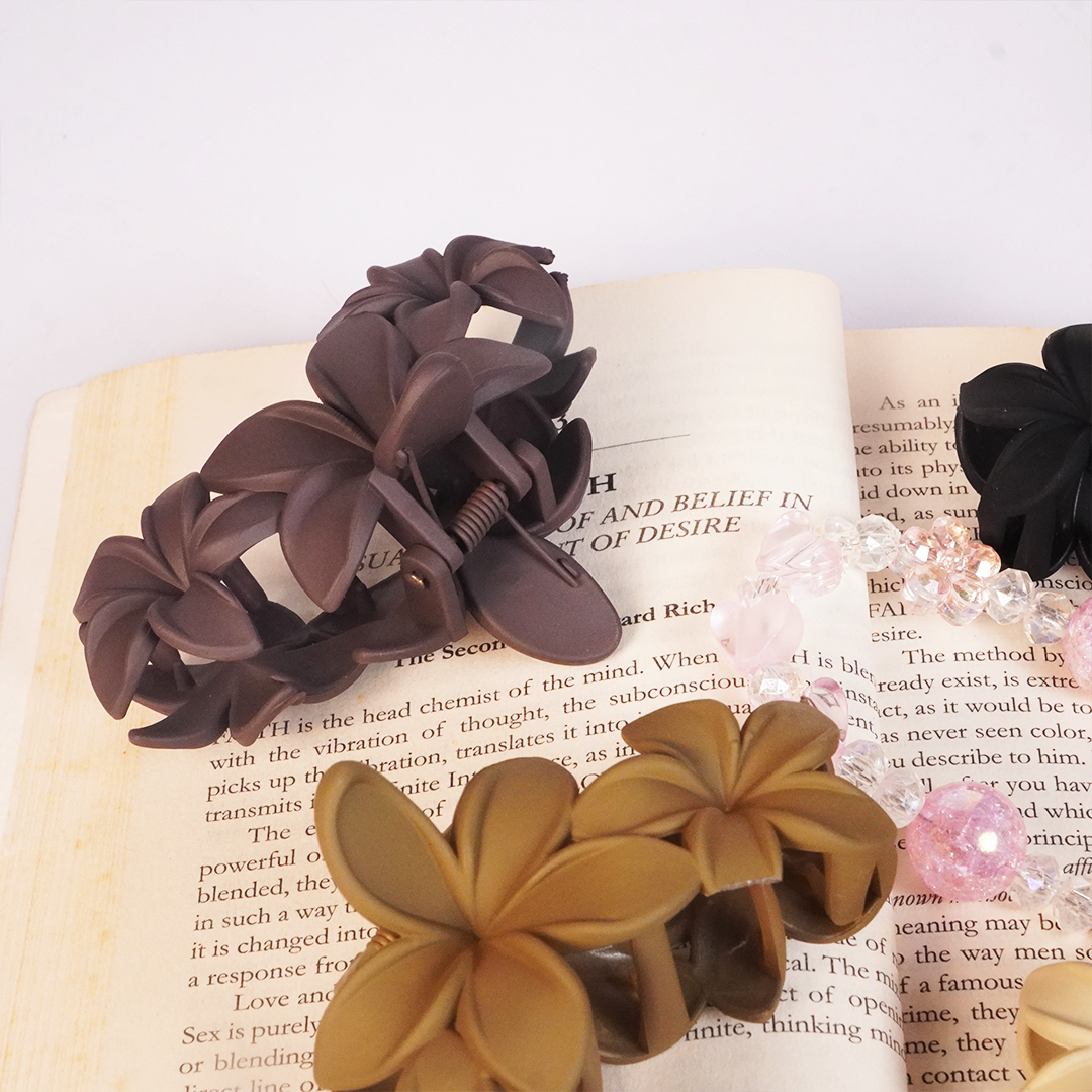 Matte Blossom Hair Claw Clip Random Color (one Piece )