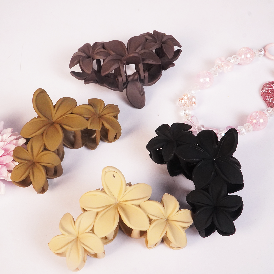 Matte Blossom Hair Claw Clip Random Color (one Piece )