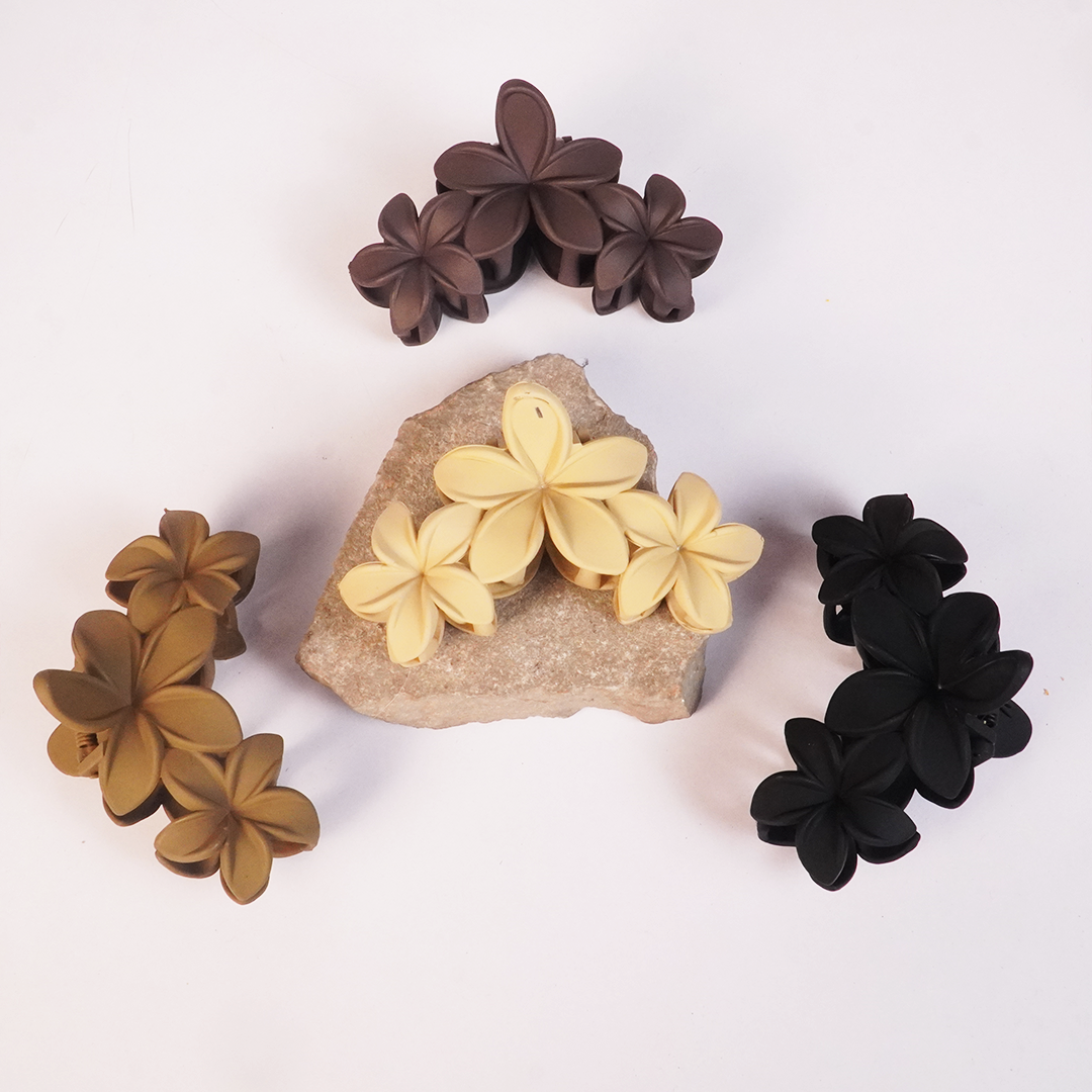 Matte Blossom Hair Claw Clip Random Color (one Piece )