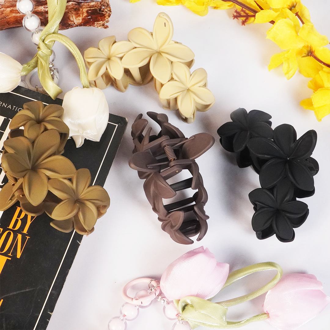 Matte Blossom Hair Claw Clip Random Color (one Piece )