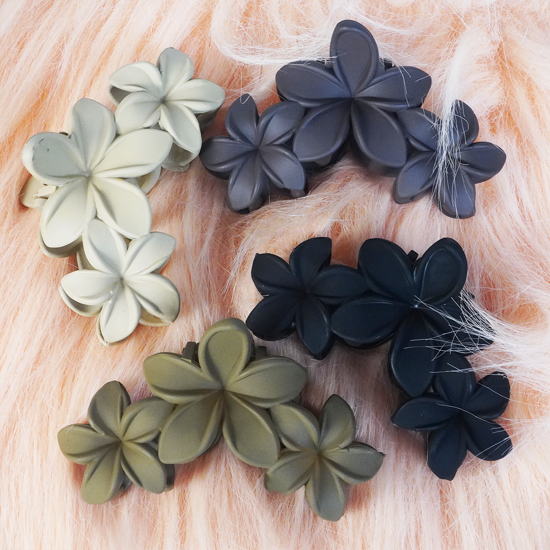 Matte Blossom Hair Claw Clip Random Color (one Piece )