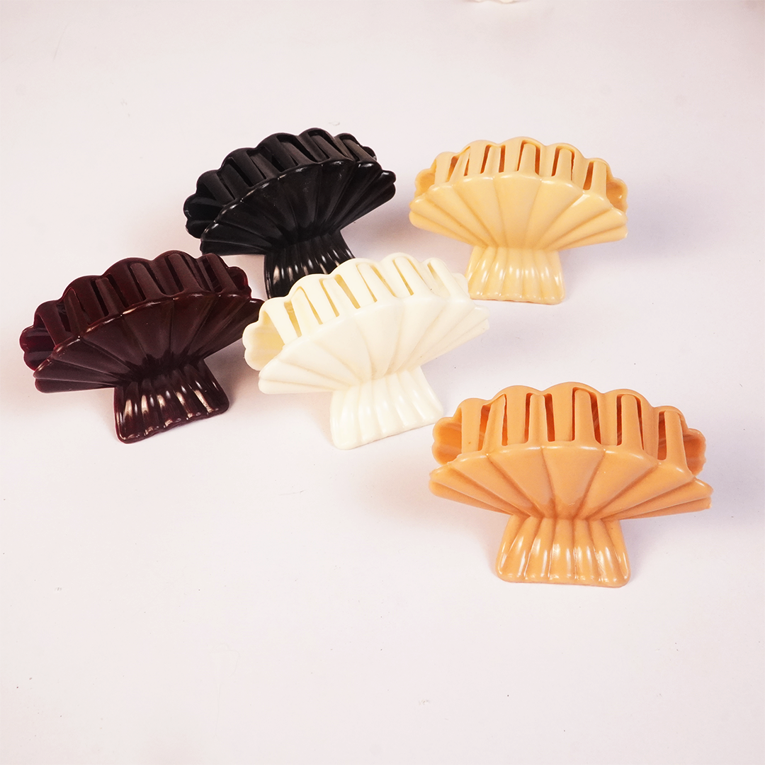 Velvet Shell Hair Claw Clip
