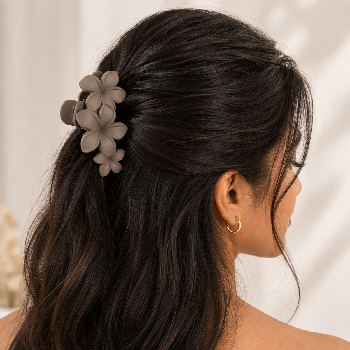 Matte Blossom Hair Claw Clip Random Color (one Piece )