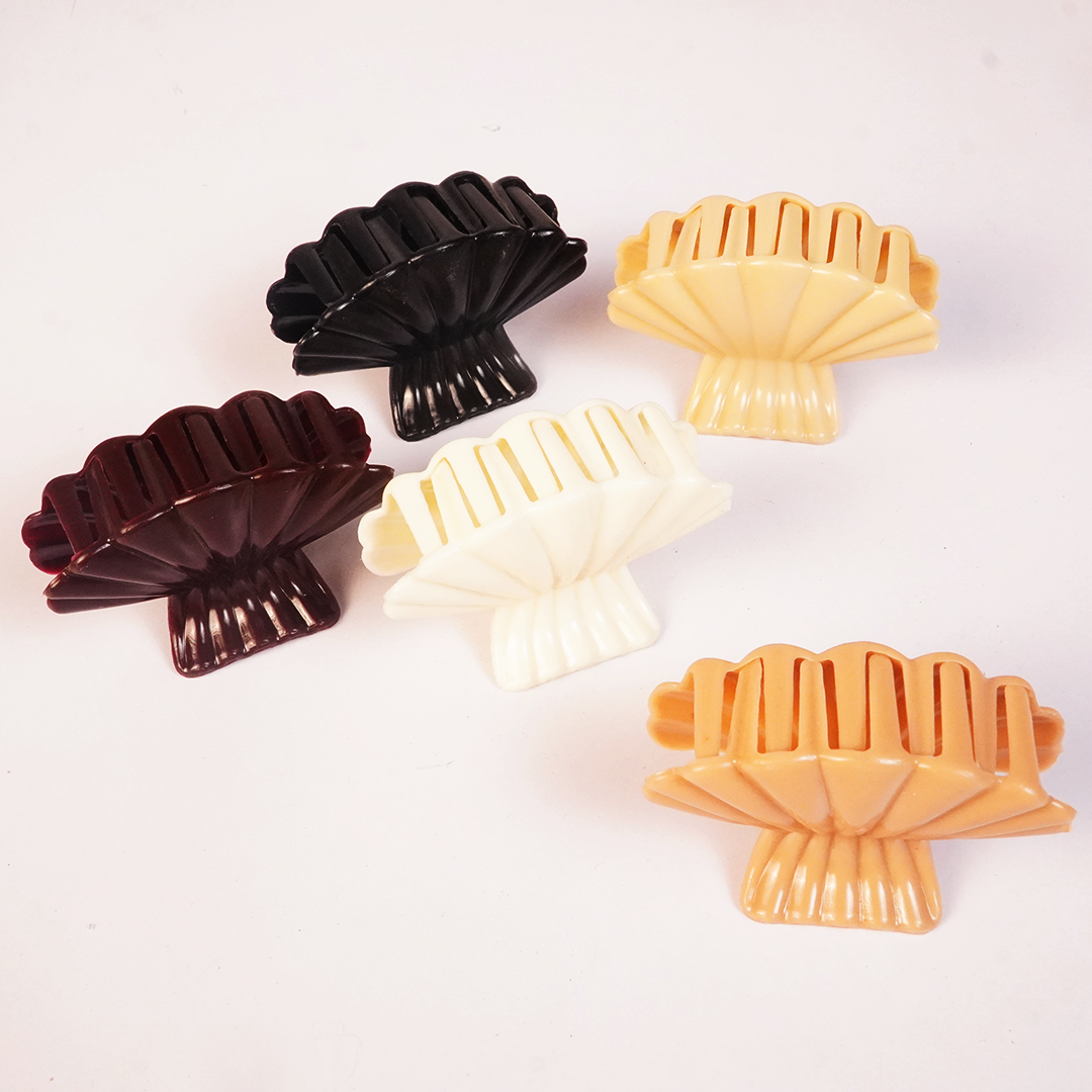 Velvet Shell Hair Claw Clip