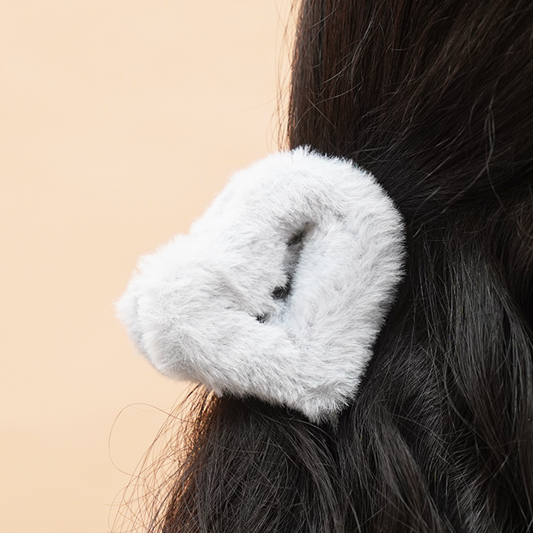 Cloud Plush Faux Fur Hair Claw Clip – Ultra-Soft Cozy Hair Accessory Random Color (one Piece )