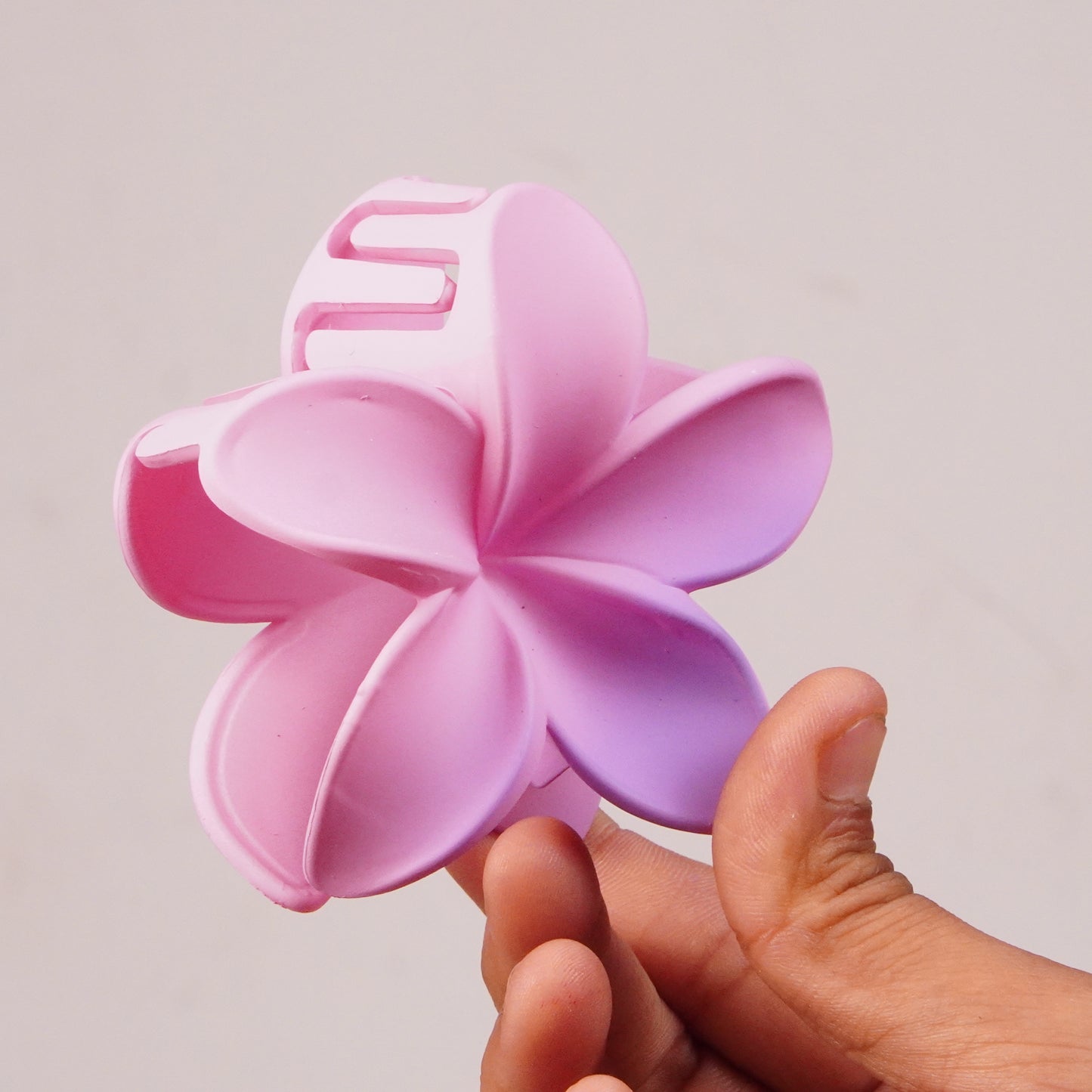Tropical Blossom Flower Hair Claw Clip – Cute Floral Hold for Effortle