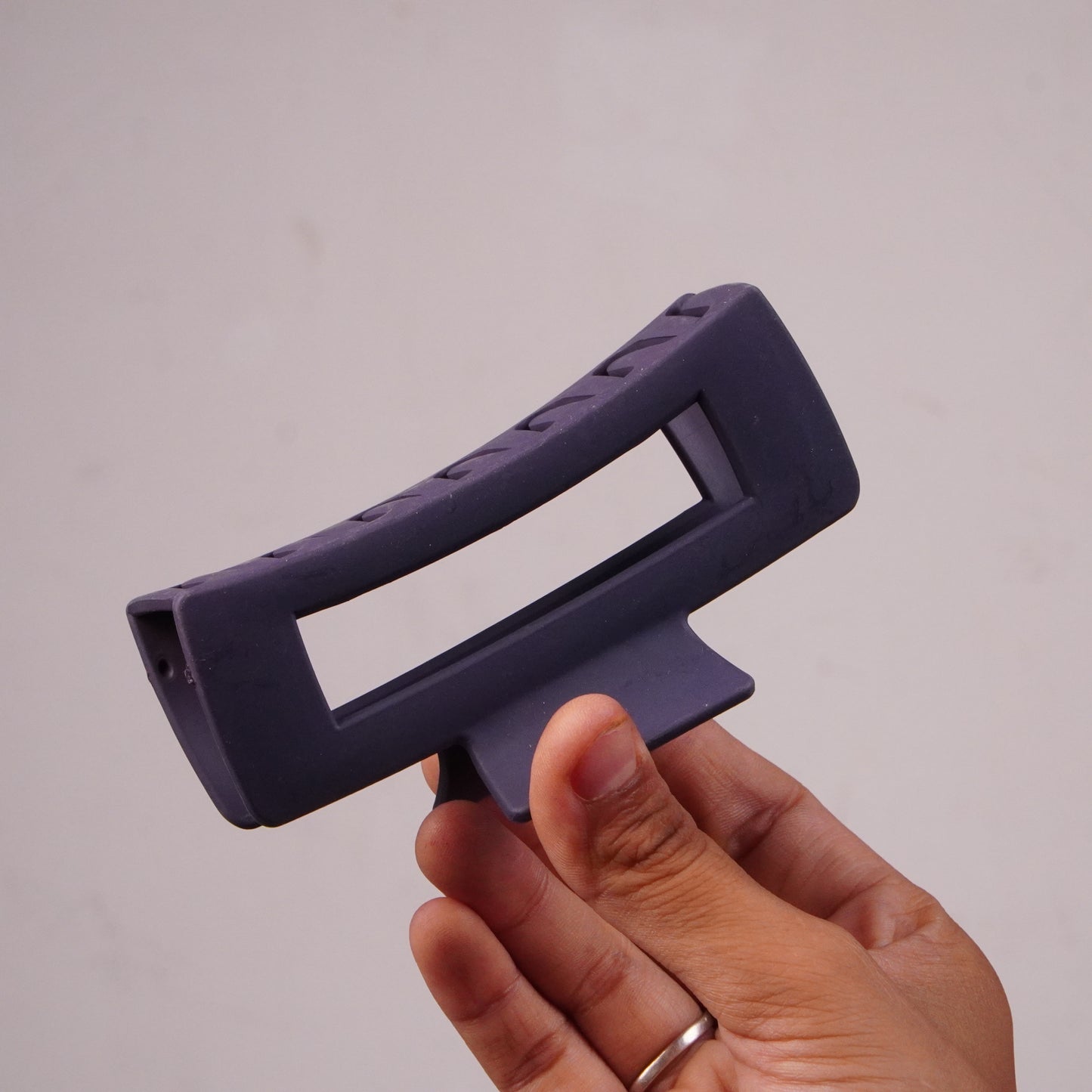 Minimal Matte Rectangle Hair Claw Clip ( Rendom colour  )