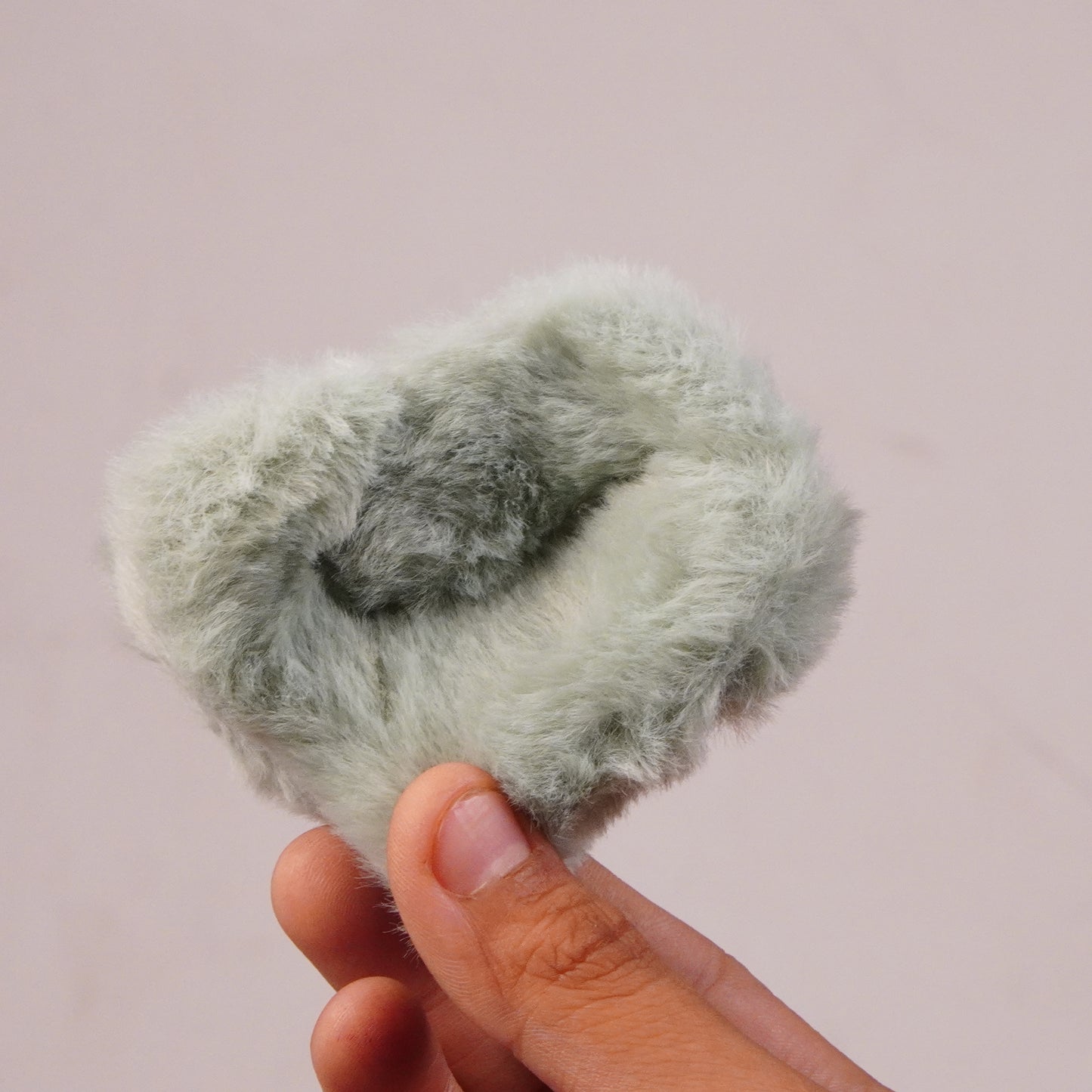 Cloud Plush Faux Fur Hair Claw Clip – Ultra-Soft Cozy Hair Accessory