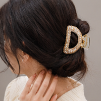 Luxe Crystal D-Shape Hair Claw Clip – Elegant Sparkle for Effortless Glamour Random color (one Piece )