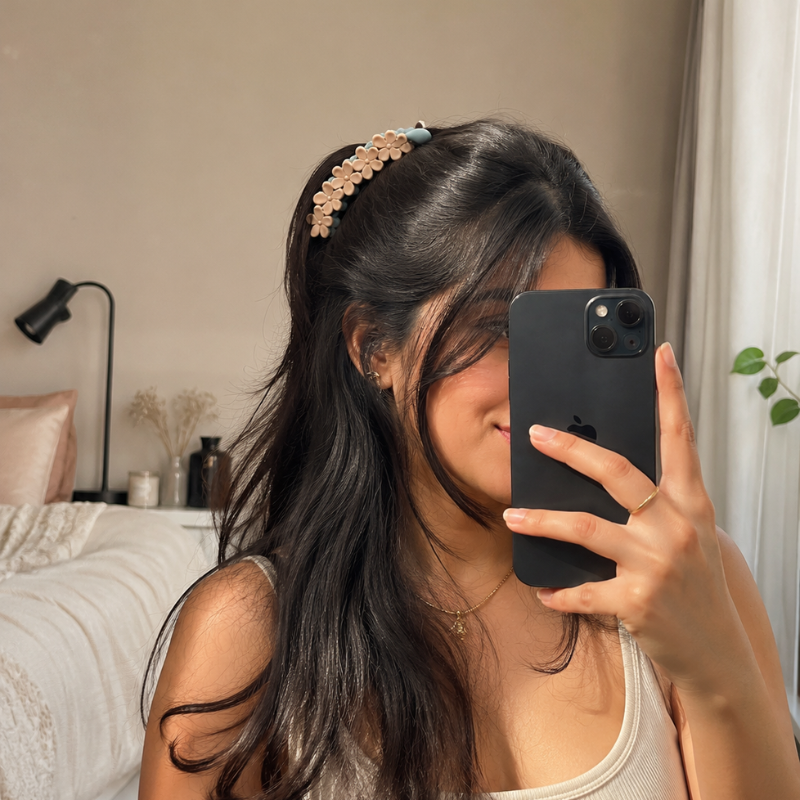 Floral Claw Hair Clips for Women & Girls – Aesthetic Flower Hair Accessories Random Color  (one Piece )