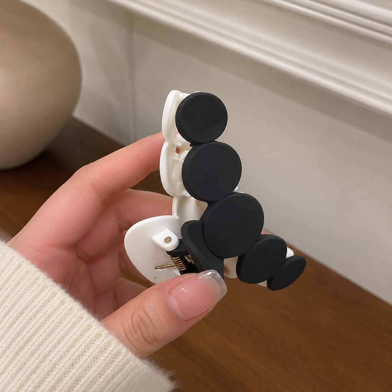 Mono Dot Hair Claw Clip